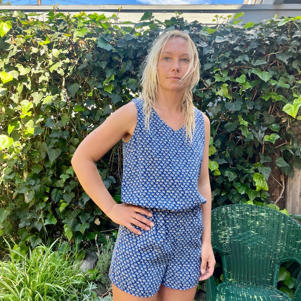 Sweet Rain romper sleeveless blue and white Size (S).